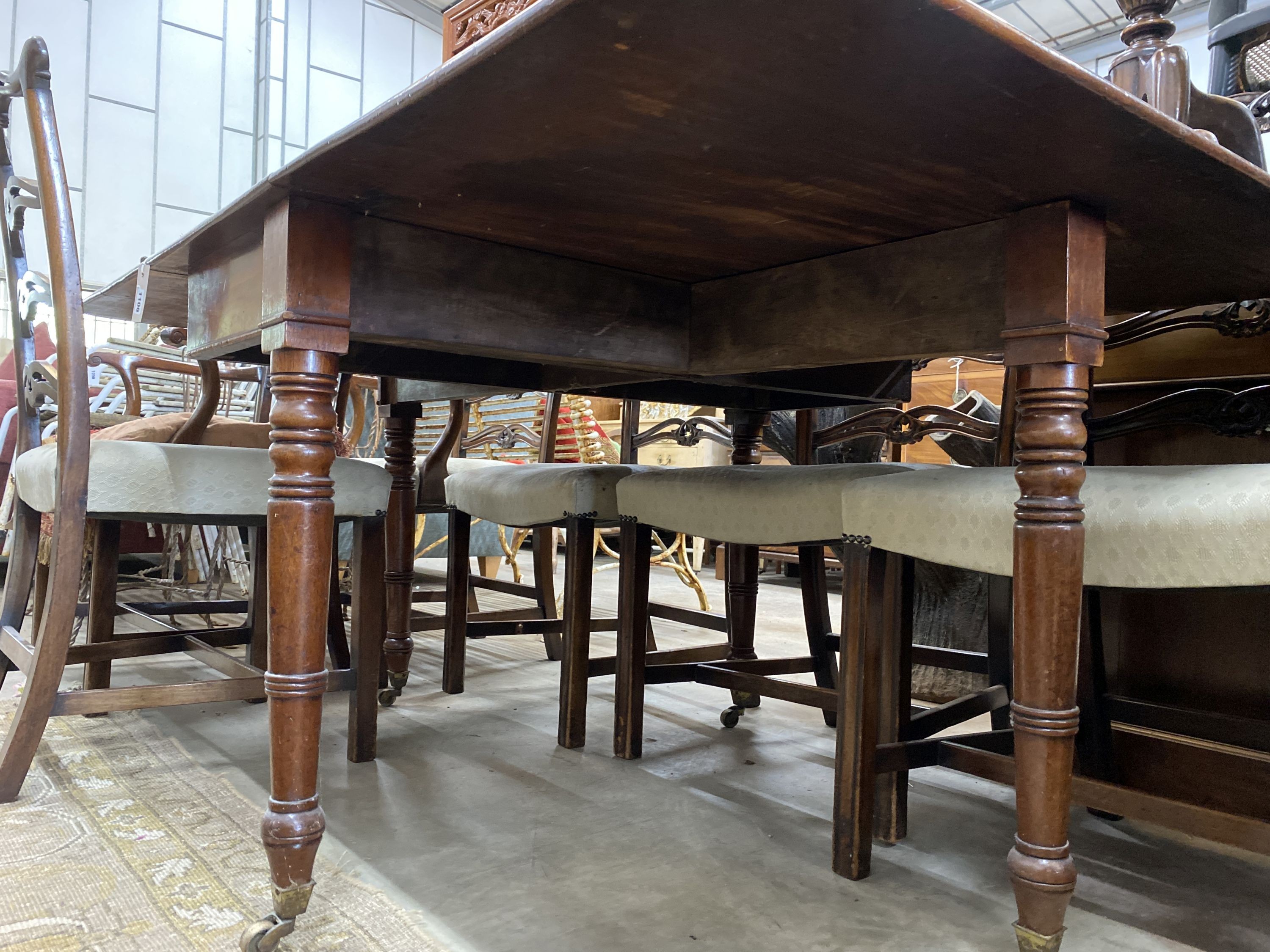 A Regency rectangular mahogany drop leaf dining table, 160cm extended, width 105cm, height 71cm